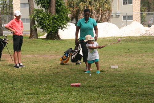 child-in-golf-ground-54