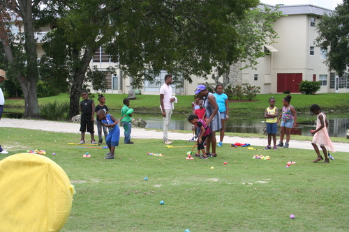 child-on-golf-ground-211