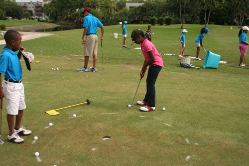 girl-playing-golf