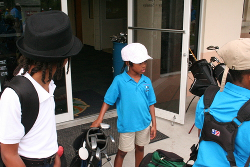 girl-with-golf-bag