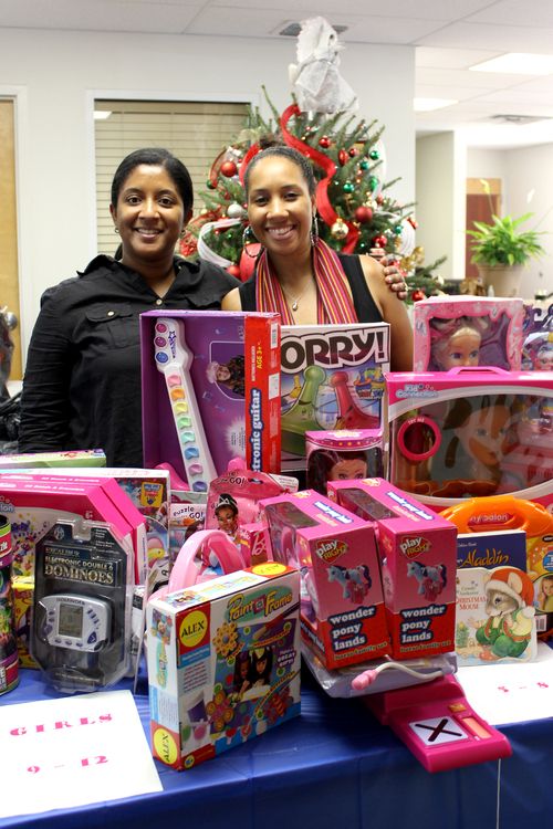 giving-toys-to-childern-for-free