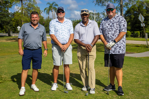 group-picture-at-golf-ground-37