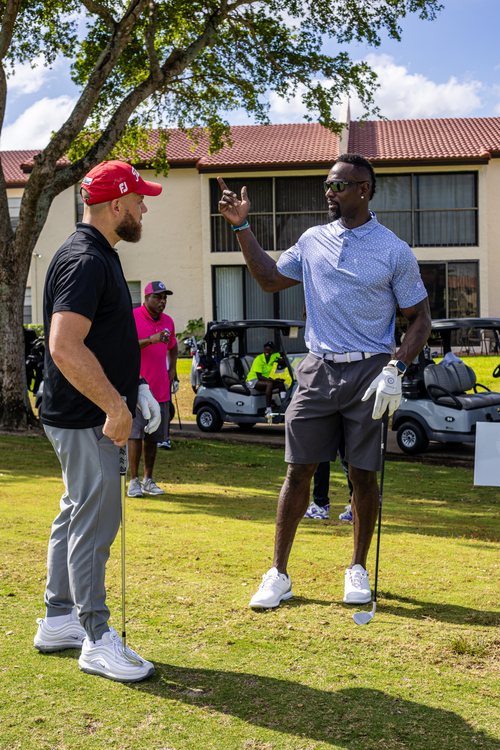 group-picture-at-golf-ground-6