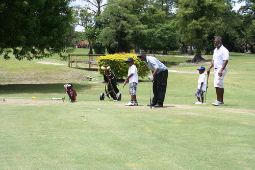 man-teaching-golf-to-child