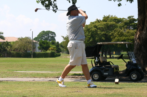 men-playing-golf-2