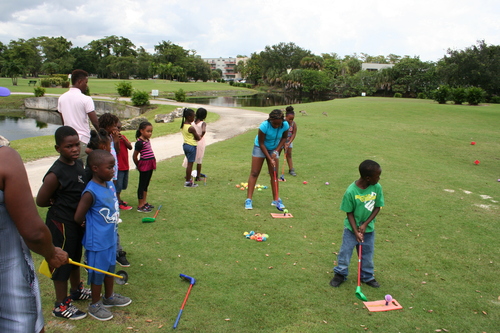 people-at-golf-ground-10