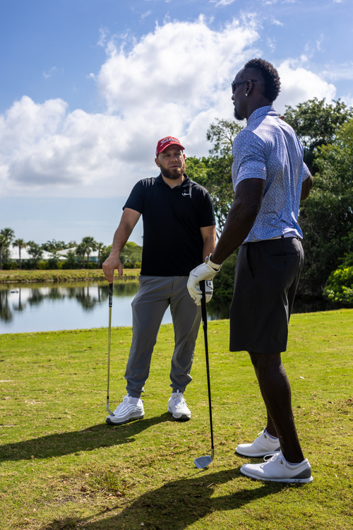 playing-golf-at-the-ground-2