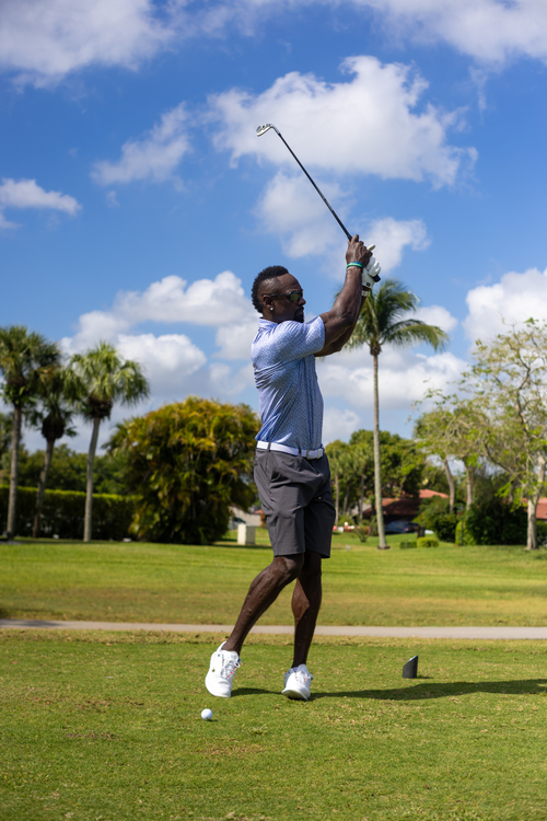 playing-golf-at-the-ground-21