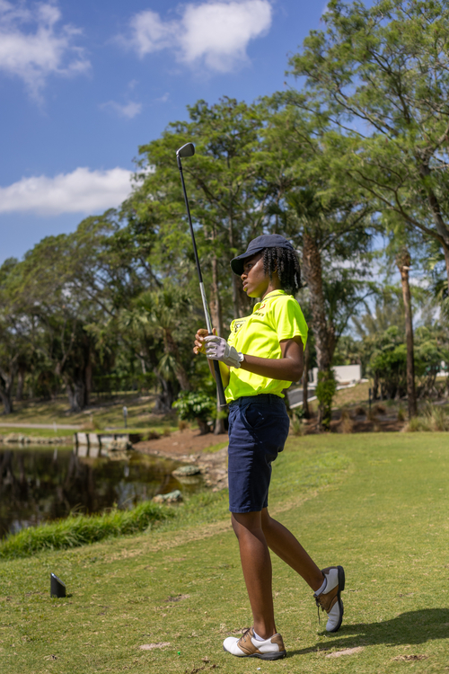 playing-golf-at-the-ground-4