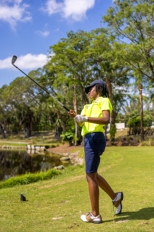 playing-golf-at-the-ground-5