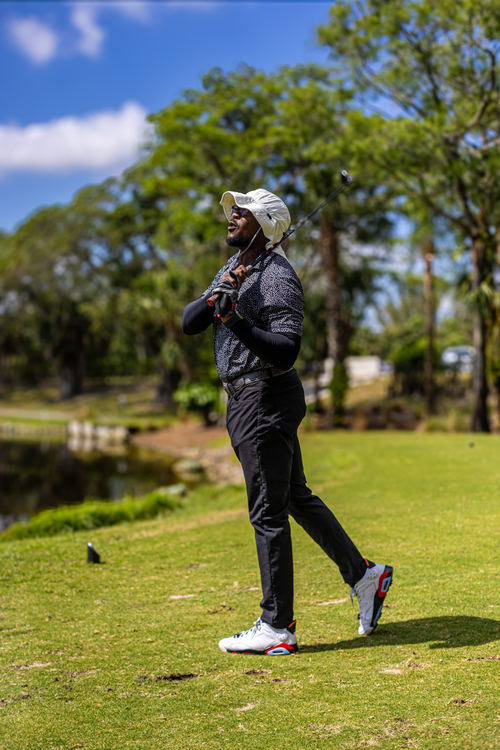 playing-golf-at-the-ground-6