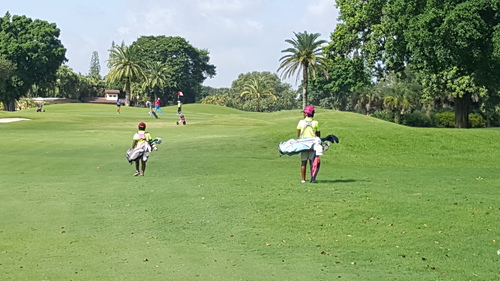 playing-golf-in-the-ground-8