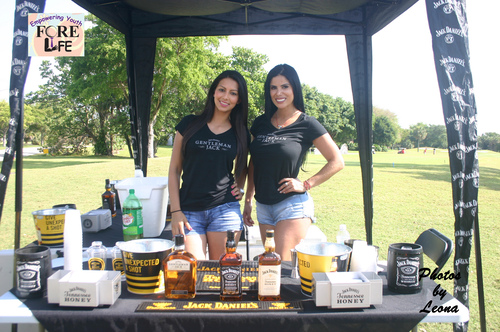 two-woman-at-there-stall