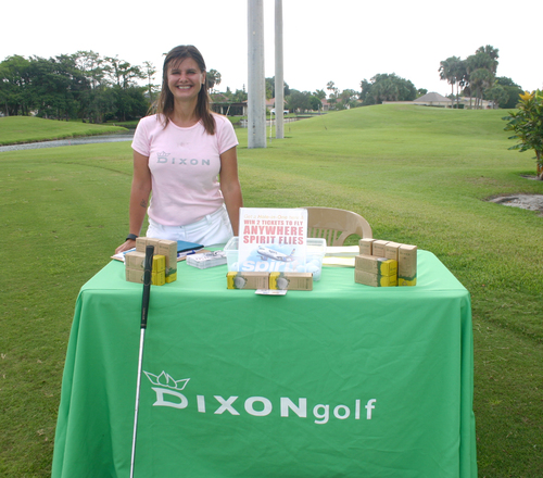 woman-with-dixongolf-stall